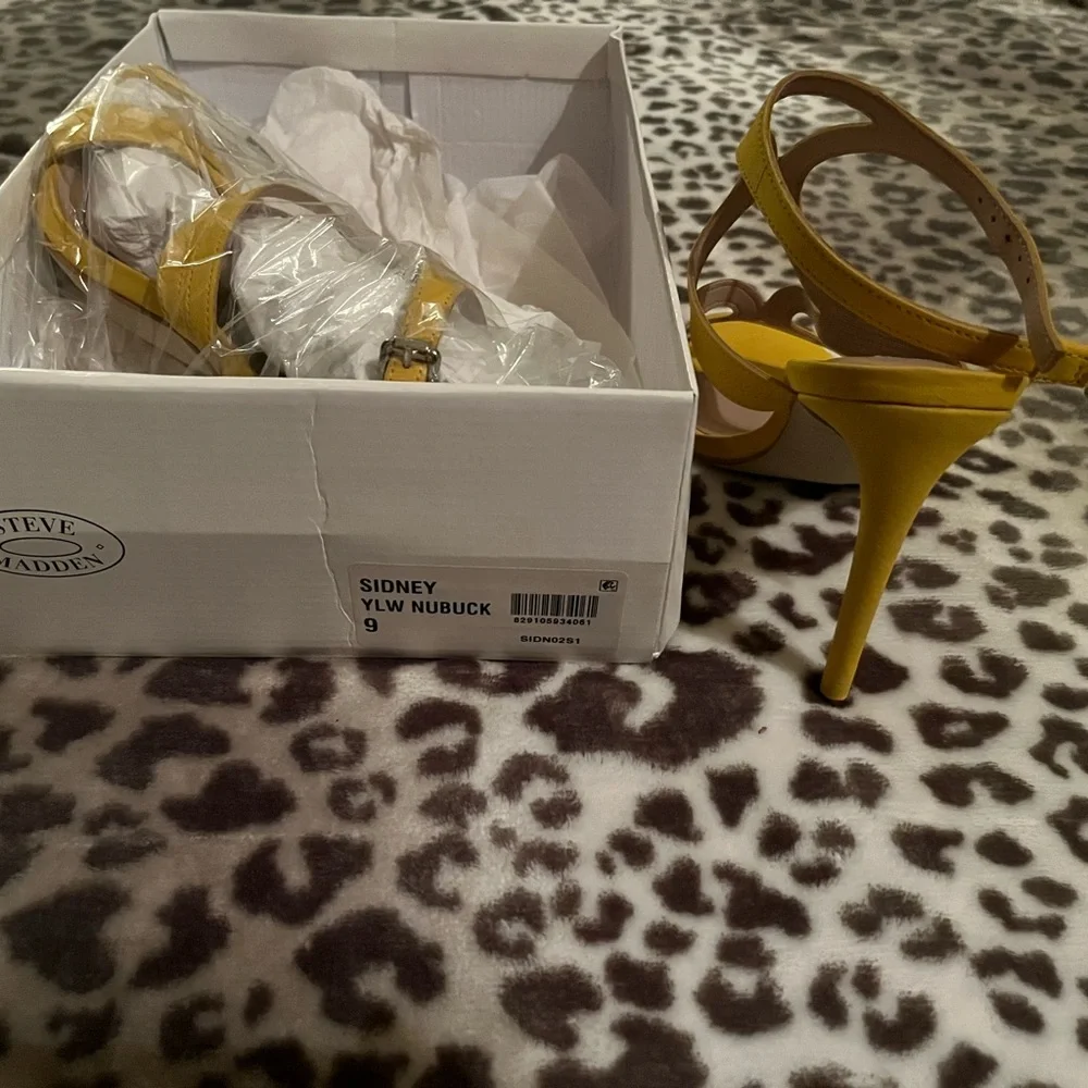 Steve Madden yellow heels strap around ankles size 9 new excellent condition - Picture 2 of 7